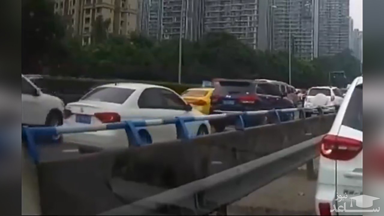 (فیلم) تصادف زنجیره‌ای در پی ترمز بریدن کامیون