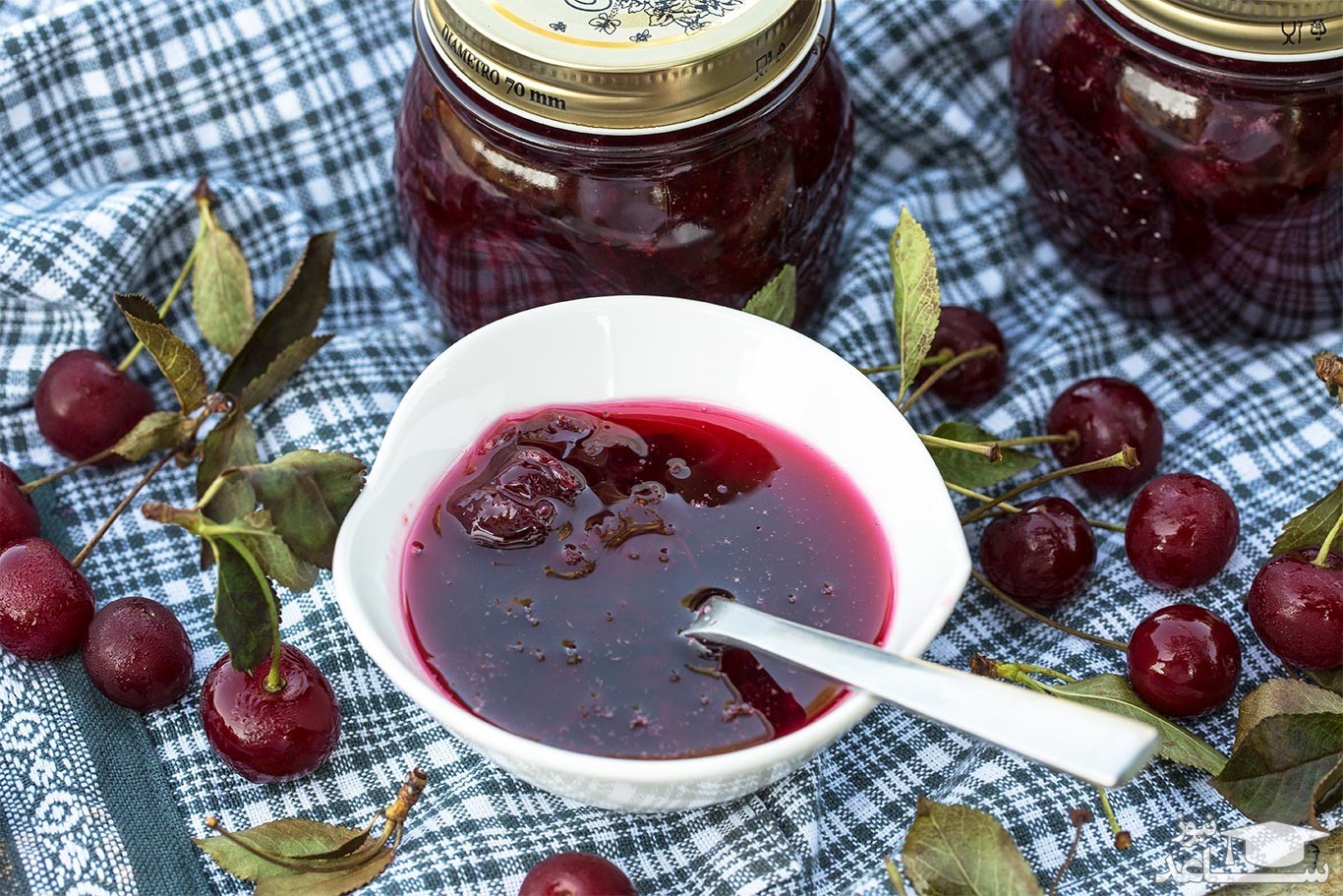 طرز تهیه کمپوت آلبالو لذیذ