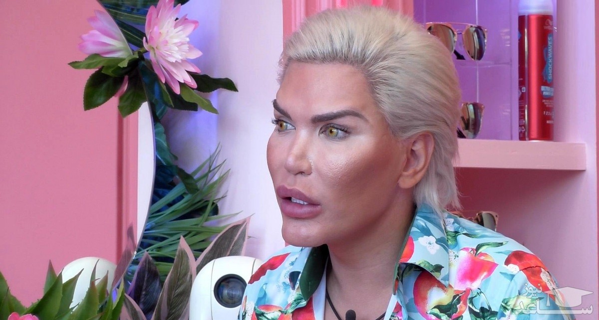 (عکس) مرد عروسکی دوباره برای عمل زیبایی به ایران آمد