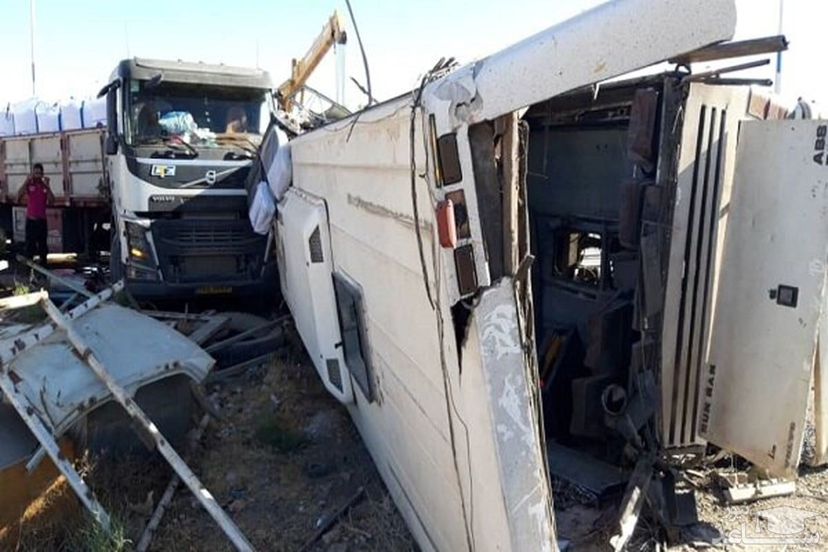 واژگونی اتوبوس در اصفهان/ ۱۸ نفر مصدوم شدند