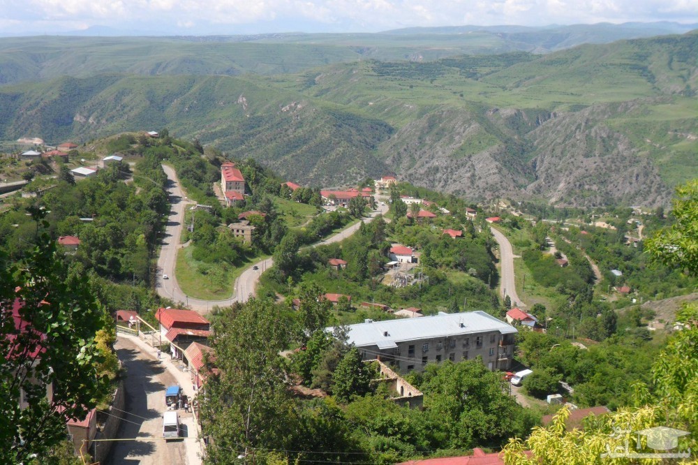 (فیلم) صدای اذان در شهر لاچین در قره باغ طنین انداز شد/ شهر لاچین بعد از آزادی از دست اشغالگران ارمنی به آذربایجان پیوست