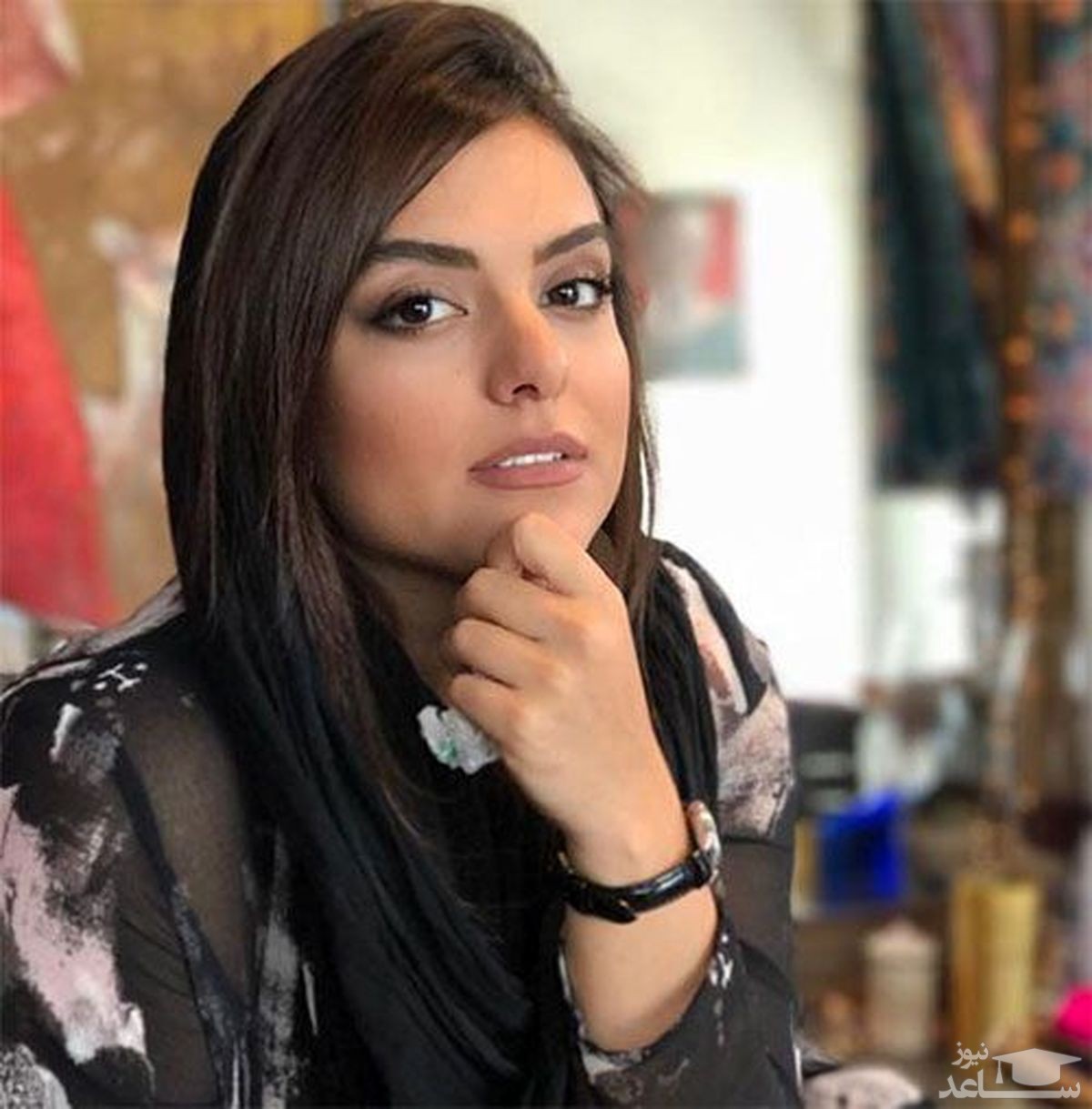 دنیا مدنی از زاویه خیلی نزدیک با شال خال خالی