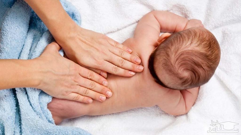 فواید ماساژ دادن بدن کودک با روغن بادام