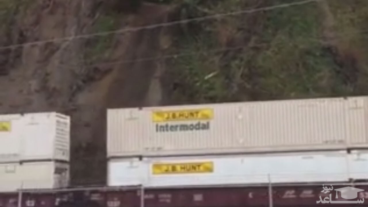 (فیلم) لحظه ریزش وحشتناک کوه بر روی قطار