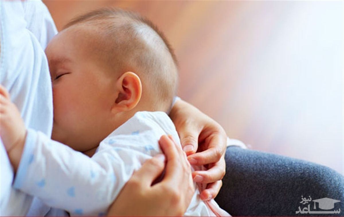 مهمترین دلایل عرق کردن نوزادان هنگام شیر خوردن