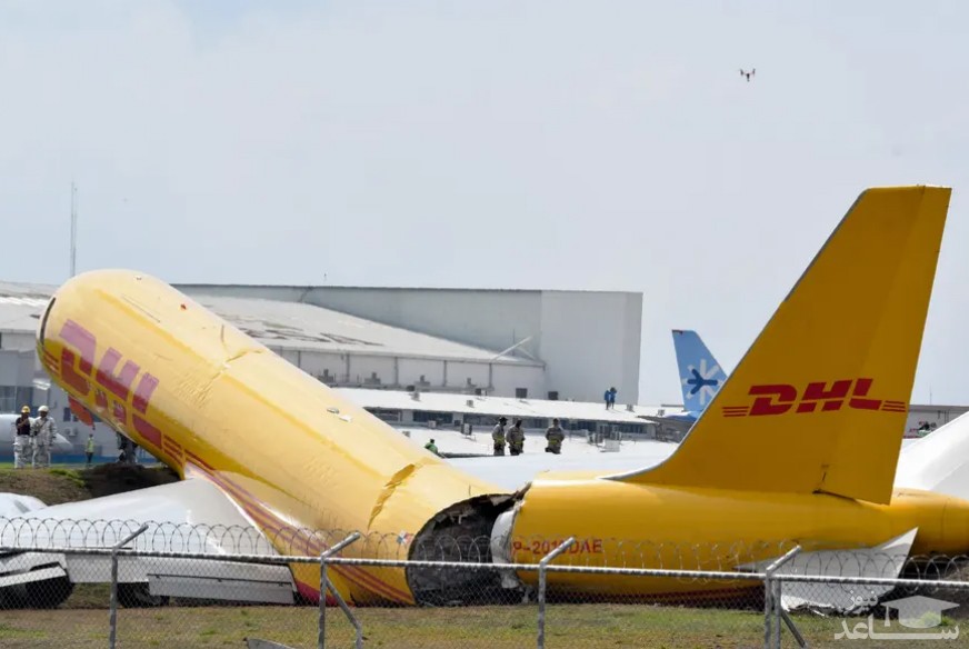 یک هواپیمای باری DHL پس از فرود اضطراری در فرودگاه بین المللی "خوان سانتا ماریا" کاستاریکا به دلیل مشکلات مکانیکی به دو نیم شد./ خبرگزاری فرانسه