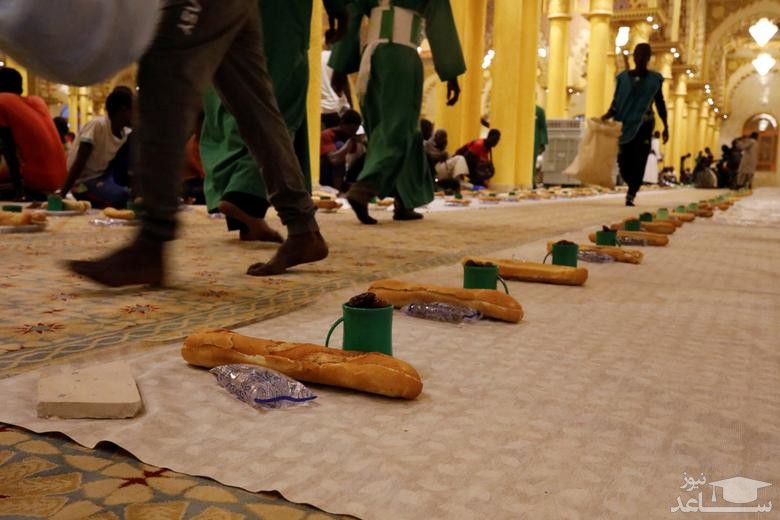 سفره افطاری مسجد جامع شهر داکار سنگال/ رویترز