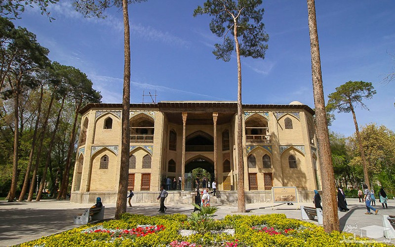 آشنایی با جاذبه های کاخ هشت بهشت اصفهان