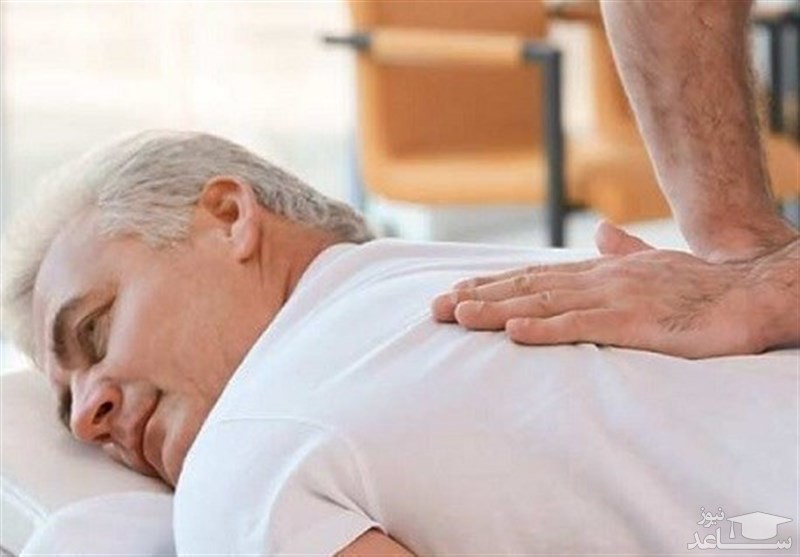 طرح ماساژ کارمندان پشت میز محل کارشان