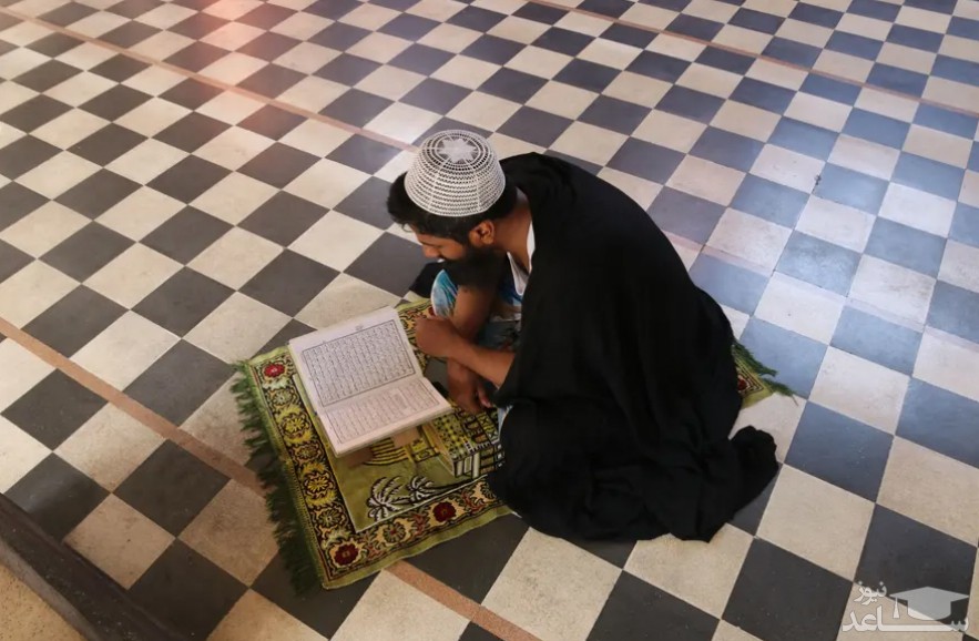تلاوت قرآن در مسجد