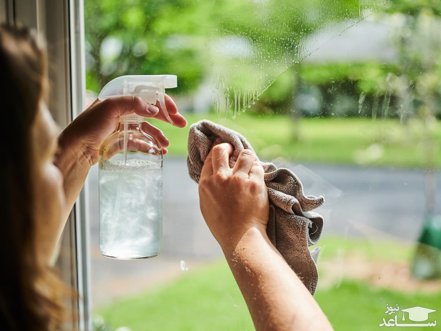 موثرترین محلول خانگی برای پاک کردن شیشه ها