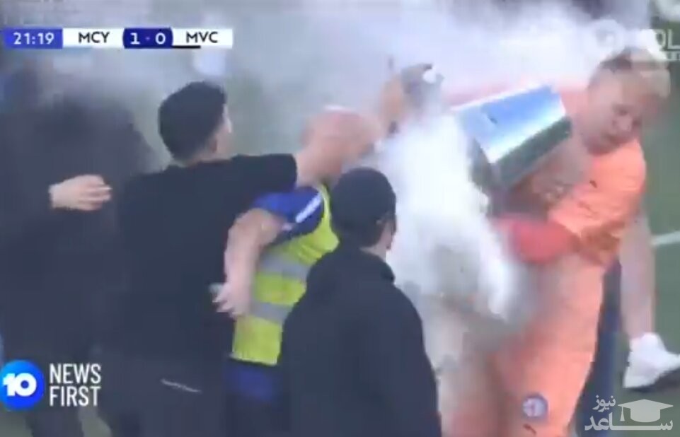 بزن بزن و کوبیدن سطل زباله به صورت دروازه بان! +فیلم