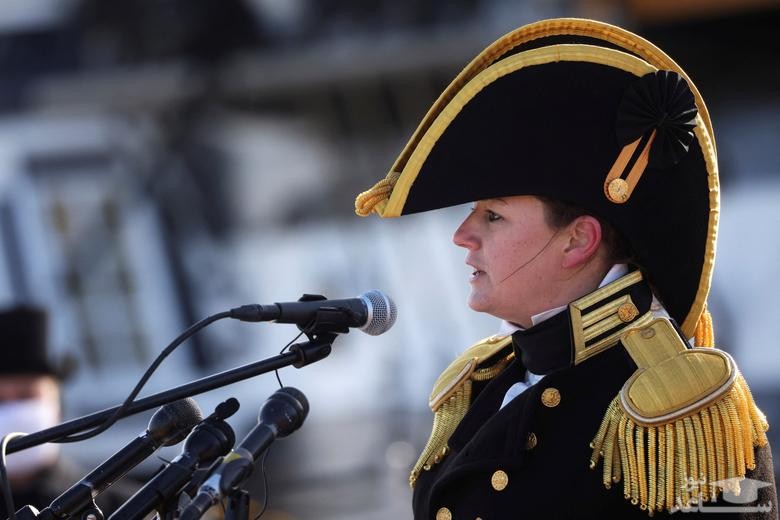 مراسم تحلیف سرهنگ دوم "بیلی فارل" نخستین فرمانده زن کشتی جنگی آمریکایی 