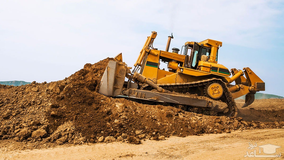فیلم رفتن بولدوزر روی مین انفجاری هنگام عملیات عمرانی
