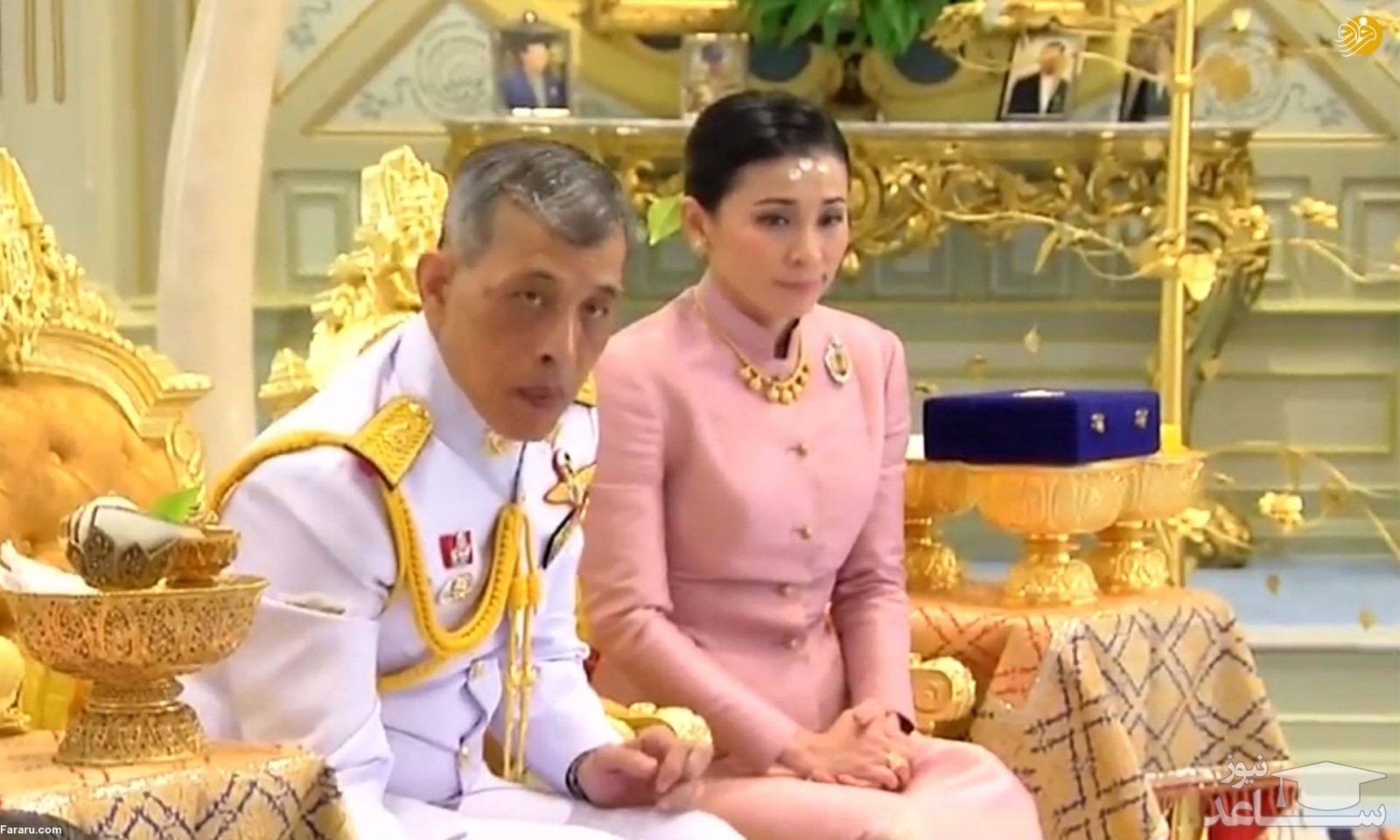 (عکس) مترو سواری ملکه و پادشاه تایلند