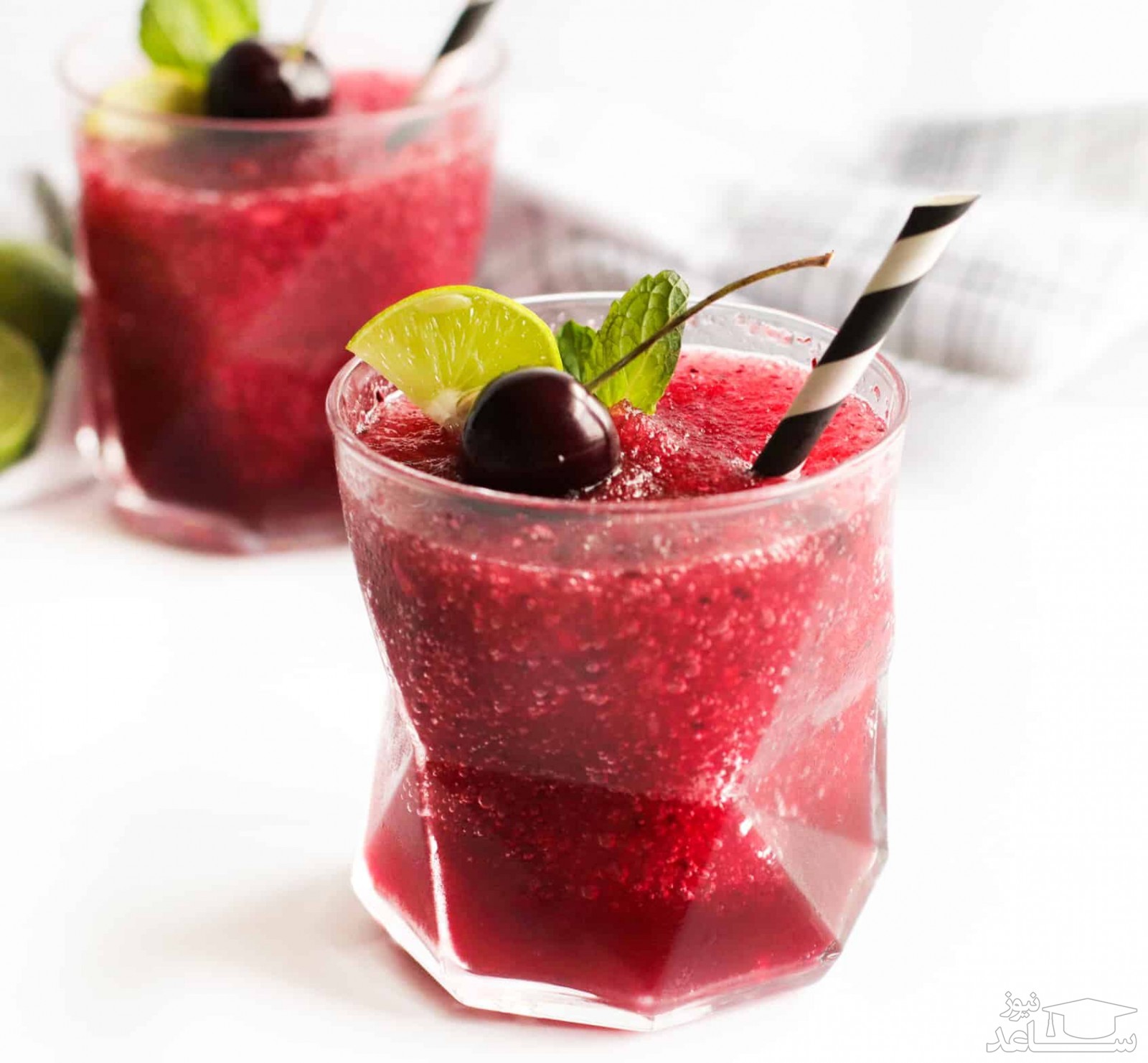 روش تهیه یخ در بهشت انار و آلبالو