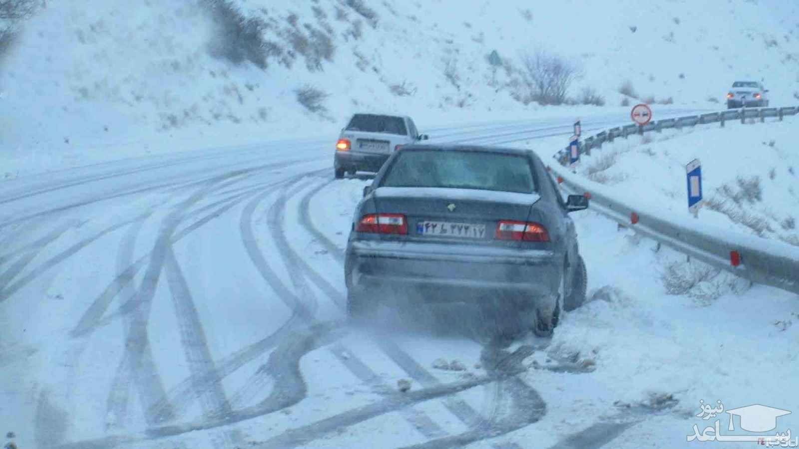 بارش باران و برف در محورهای ۹ استان کشور/ ۷ جاده مسدود است