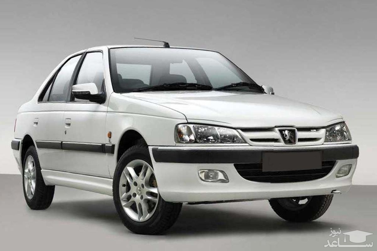 (فیلم) لحظه وارد کردن خسارت عمدی به یک خودرو توسط راننده احمق