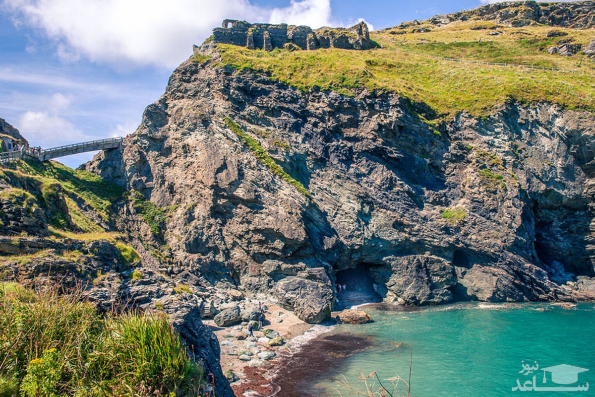 خانه‌ای عجیب در صخره