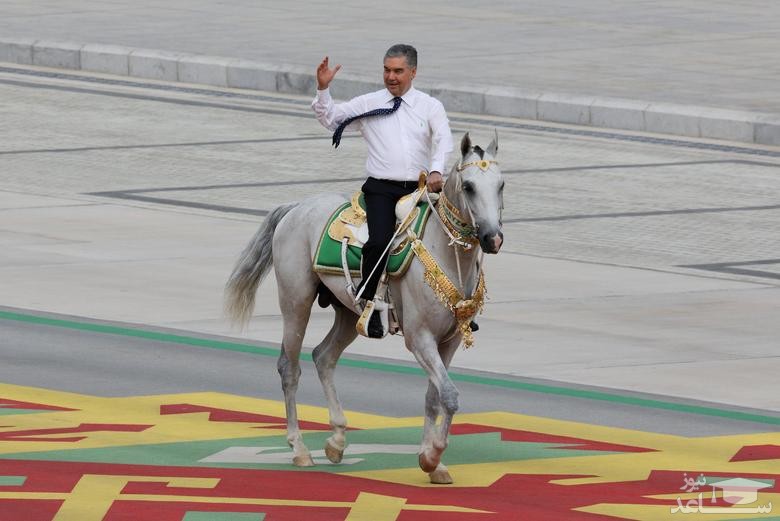 اسب سواری "قربانقلی بردی محمداف" رییس جمهوری ترکمنستان در جریان رژه روز ملی ترکمنستان در شهر عشق آباد/ رویترز