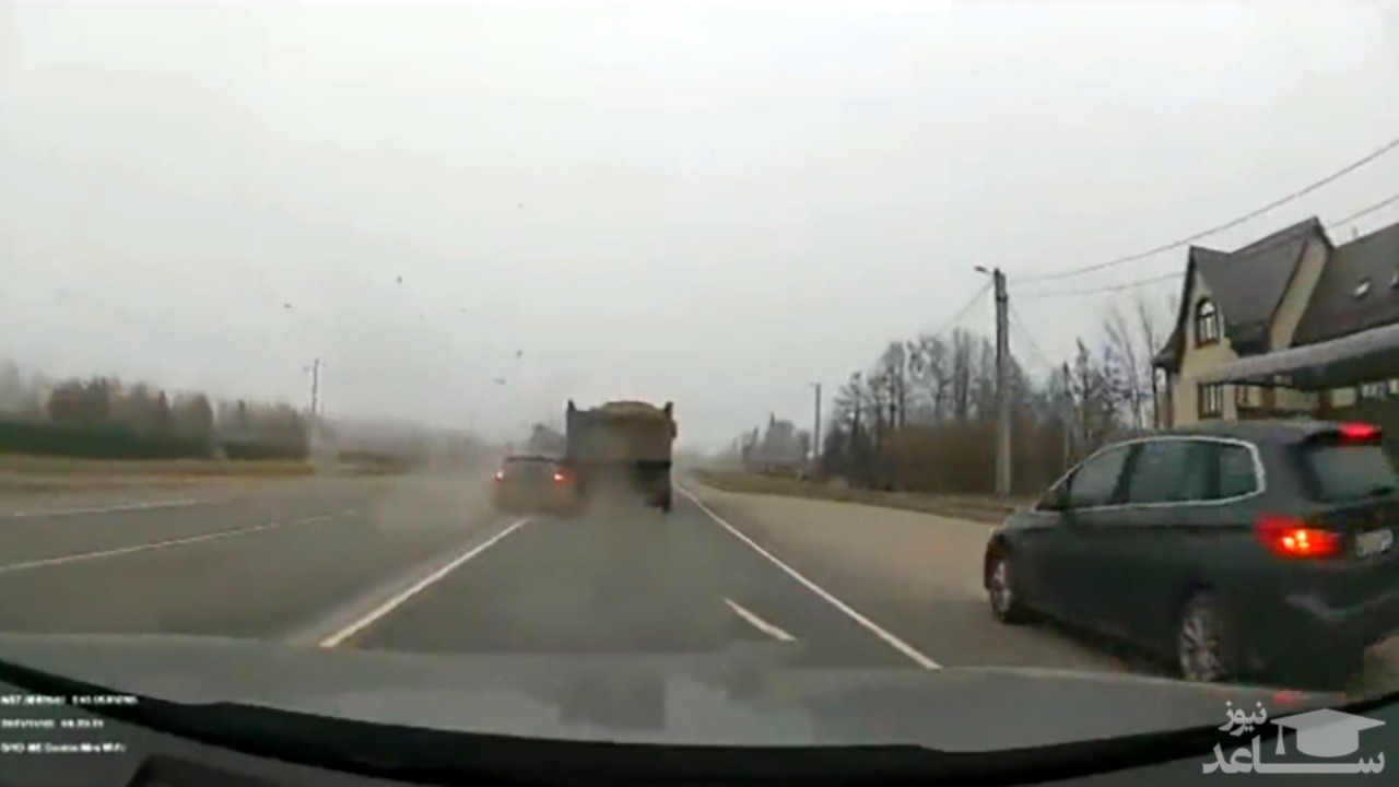 (فیلم) سرانجام لایی کشیدن یک خودرو در جاده