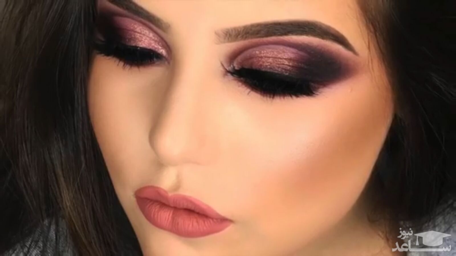 ویدیوی آموزش کامل میکاپ عروس با سایه بنفش دودی براق