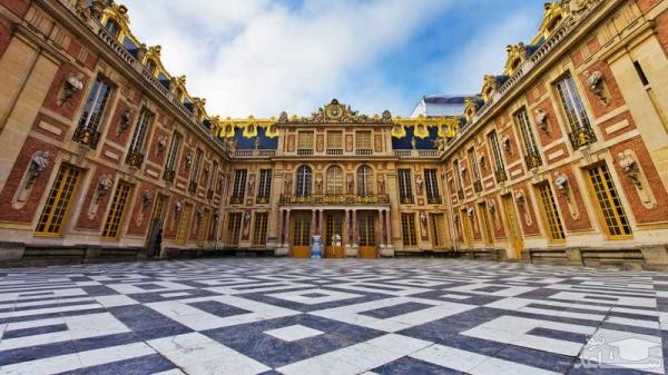 کاخ ورسای طعمه حریق شد