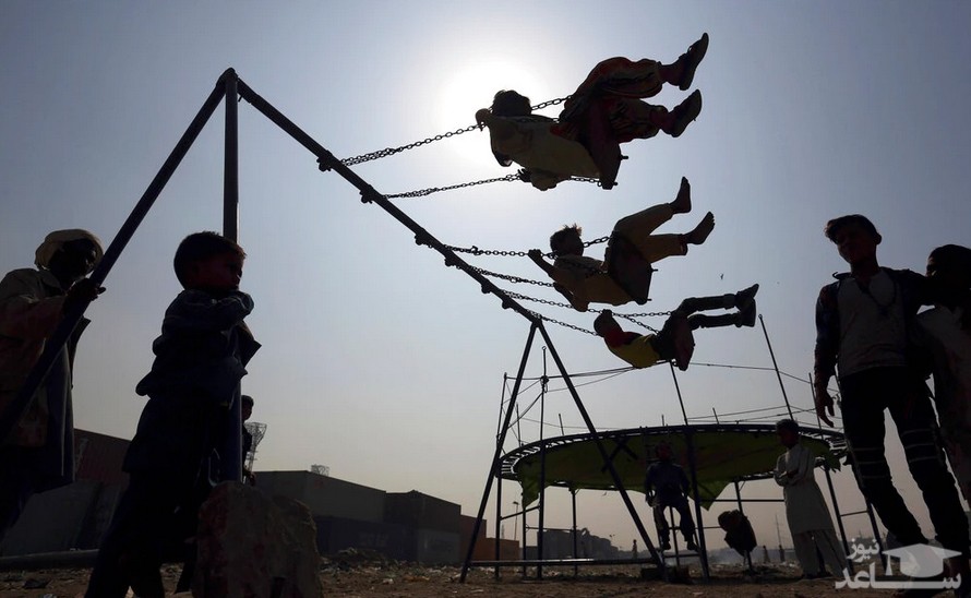 تاب بازی در پارکی در کراچی پاکستان/ آسوشیتدپرس