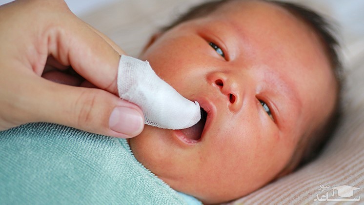 هر آنچه درباره بهداشت دهان نوزادان باید بدانید.