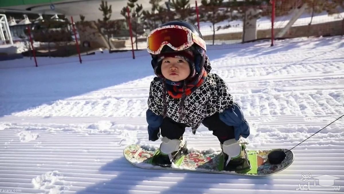 (فیلم) مهارت عجیب کودک 11ماهه در اسنوبردسواری