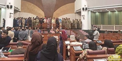 (فیلم) درگیری در صحن مجلس افغانستان بر سر کرسی ریاست