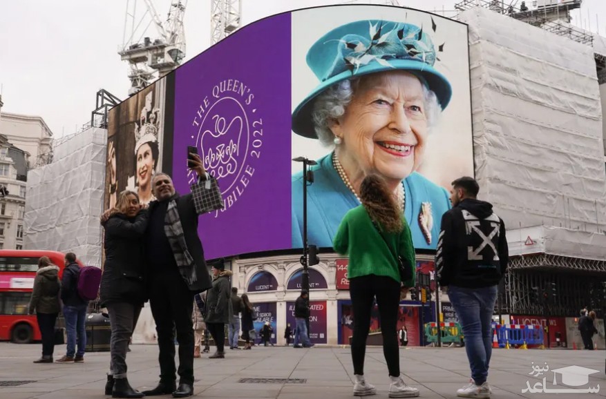 تابلوی سیرک " پیکادیلی" شهر لندن تصویر ملکه الیزابت دوم را به مناسبت هفتادمین سالگرد سلطنت او به نمایش گذاشته است./ آسوشیتدپرس