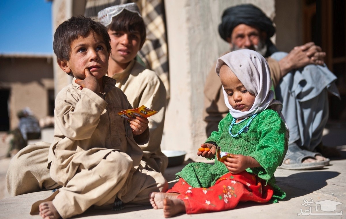 (فیلم) پدر افغان، دختر و پسرش را به فروش گذاشت!