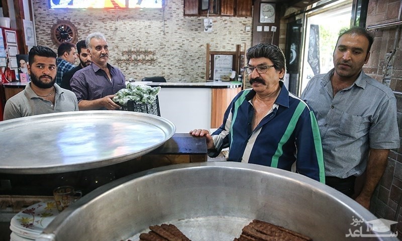 (عکس) پخت ۱۶۰۰ سیخ کباب نذری