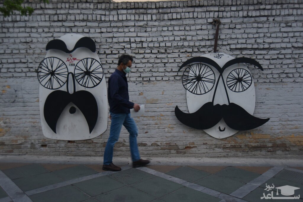 آقای داماد پس سبیلت کو؟ اینجا دختر به داماد بی‌سبیل نمی‌دن که!