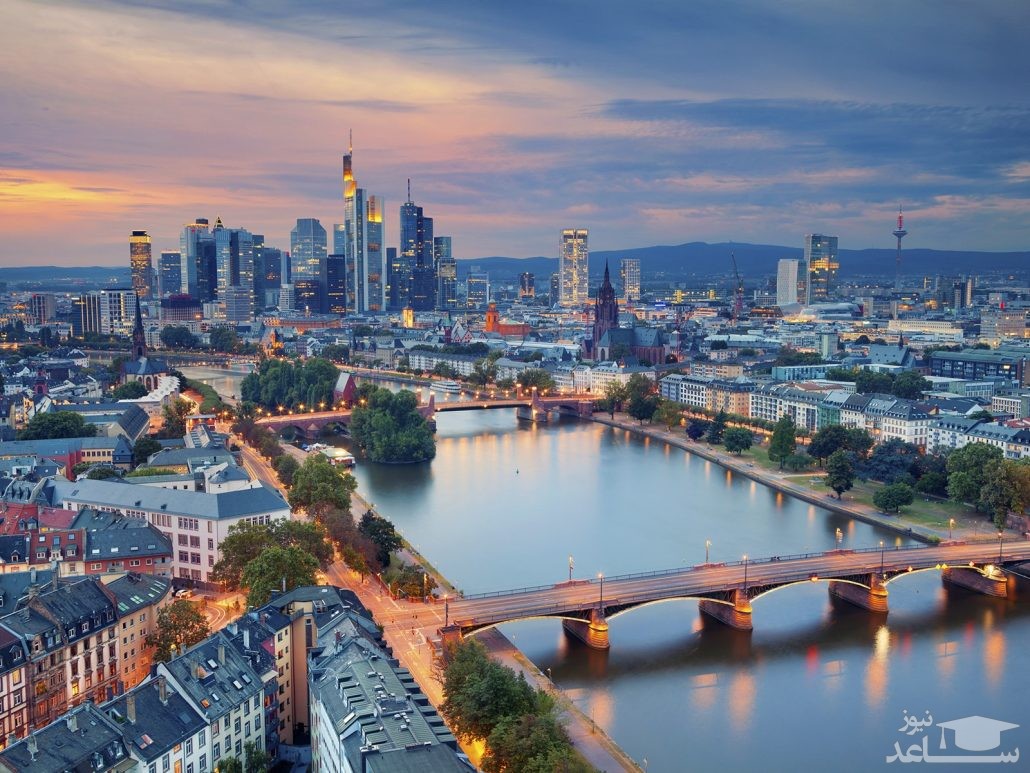 تصویری رویایی از جاده جنگلی آلمان