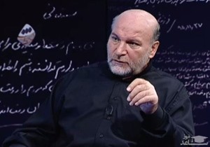 (فیلم) وقتی حاج منصور ارضی، احمدی‌نژاد را به جایگاه شخصیت‌های مسجد ارک راه نداد