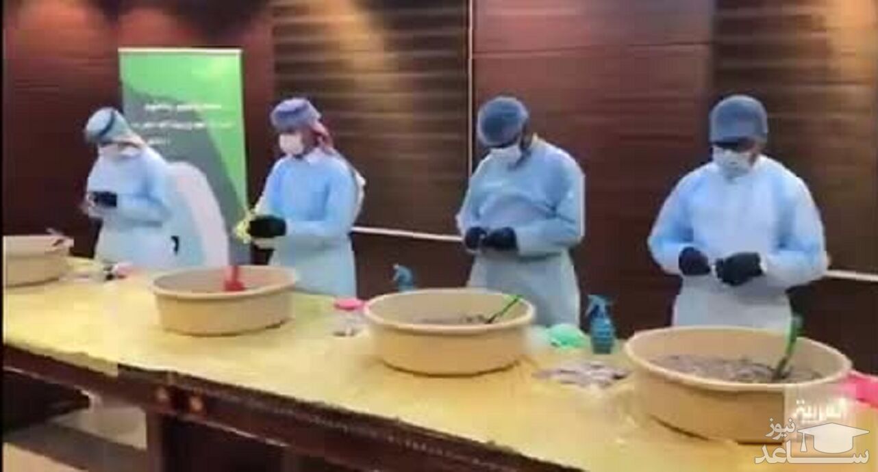 (فیلم)  ضد عفونی و بسته بندی سنگ‌ریزه‌های «رمی‌جمرات» پیش از تحویل به حجاج