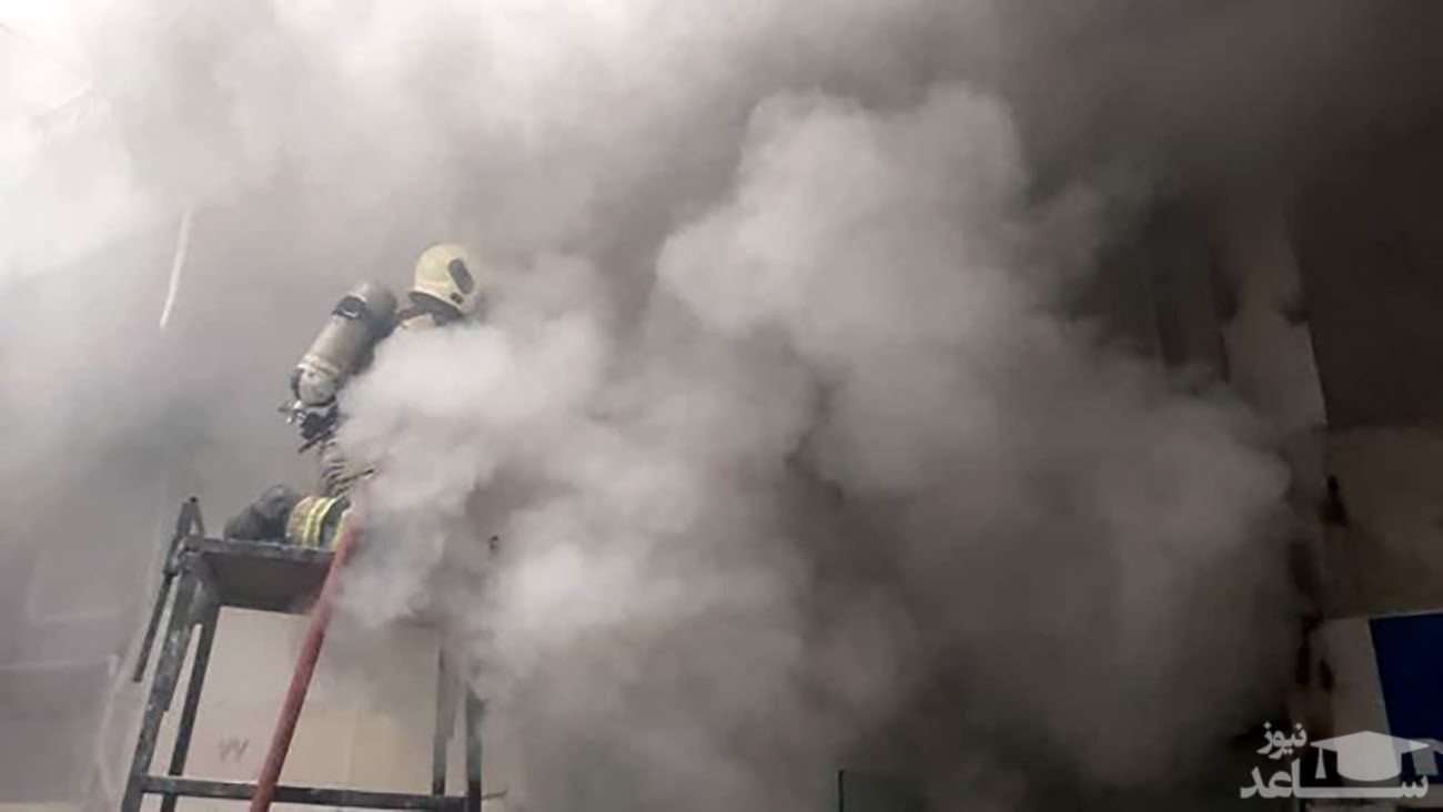 برجی ۲۱ طبقه در تهران آتش گرفت