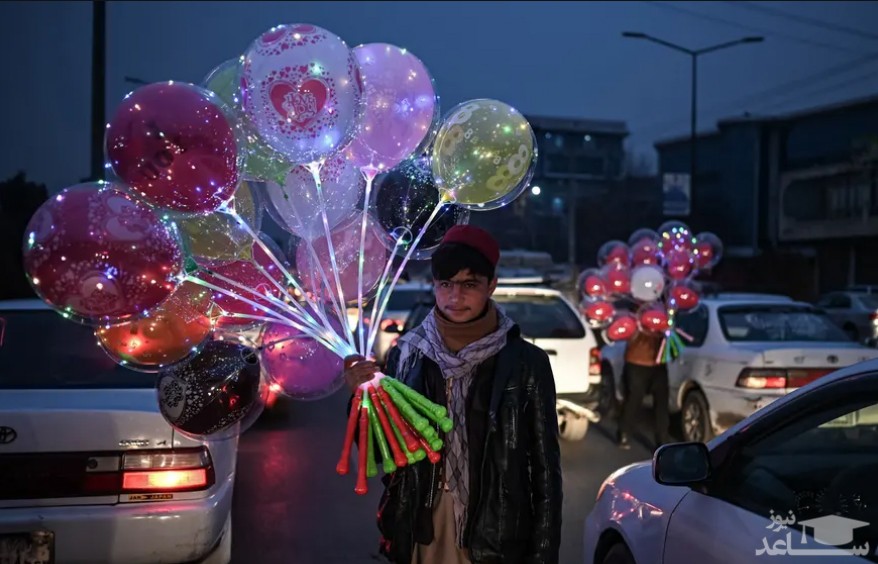 بادکنک فروش ها در ترافیک شهر کابل/ خبرگزاری فرانسه