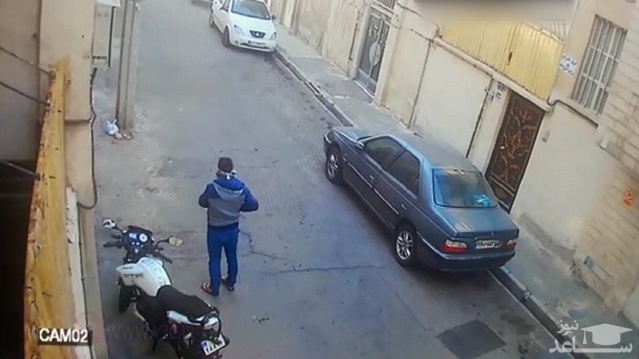 (فیلم) سرقت خونسردانه موتورسیکلت در محلاتی 