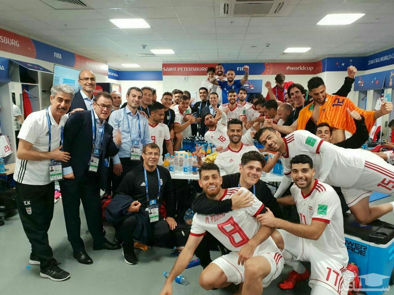 (تصاویر) یادداشت تاثیرگذار بازیکنان تیم ملی در رختکن قطری‌ها