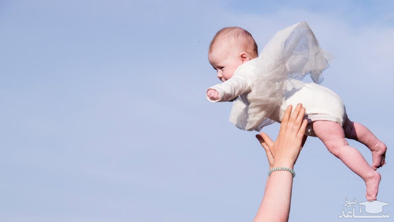 (فیلم) نجات کودک در حال سقوط توسط مادربزرگ قهرمان