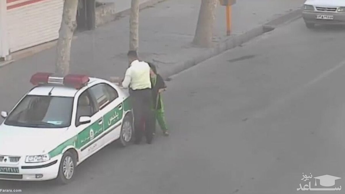 (فیلم) برخورد زیبای افسر پلیس با دختر کودک کار در فضای مجازی غوغا کرد