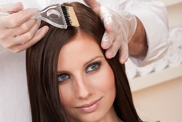 چگونه از لکه دار شدن پوست با رنگ مو جلوگیری کنیم؟