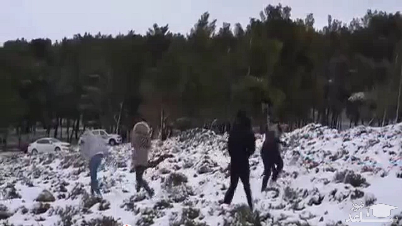 (فیلم) بارش برف در لیبی پس از ۱۵ سال و خوشحالی مردم