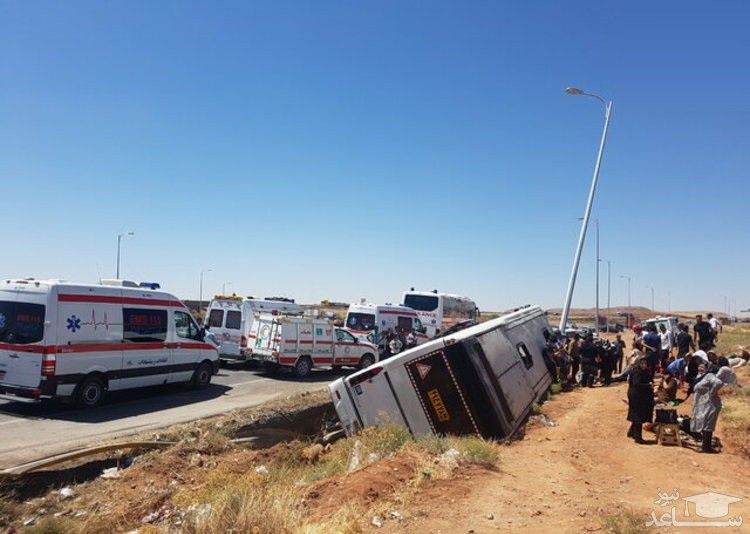 واژگونی اتوبوس کارکنان شرکت نفت با ١ کشته و ٢٢ مصدوم