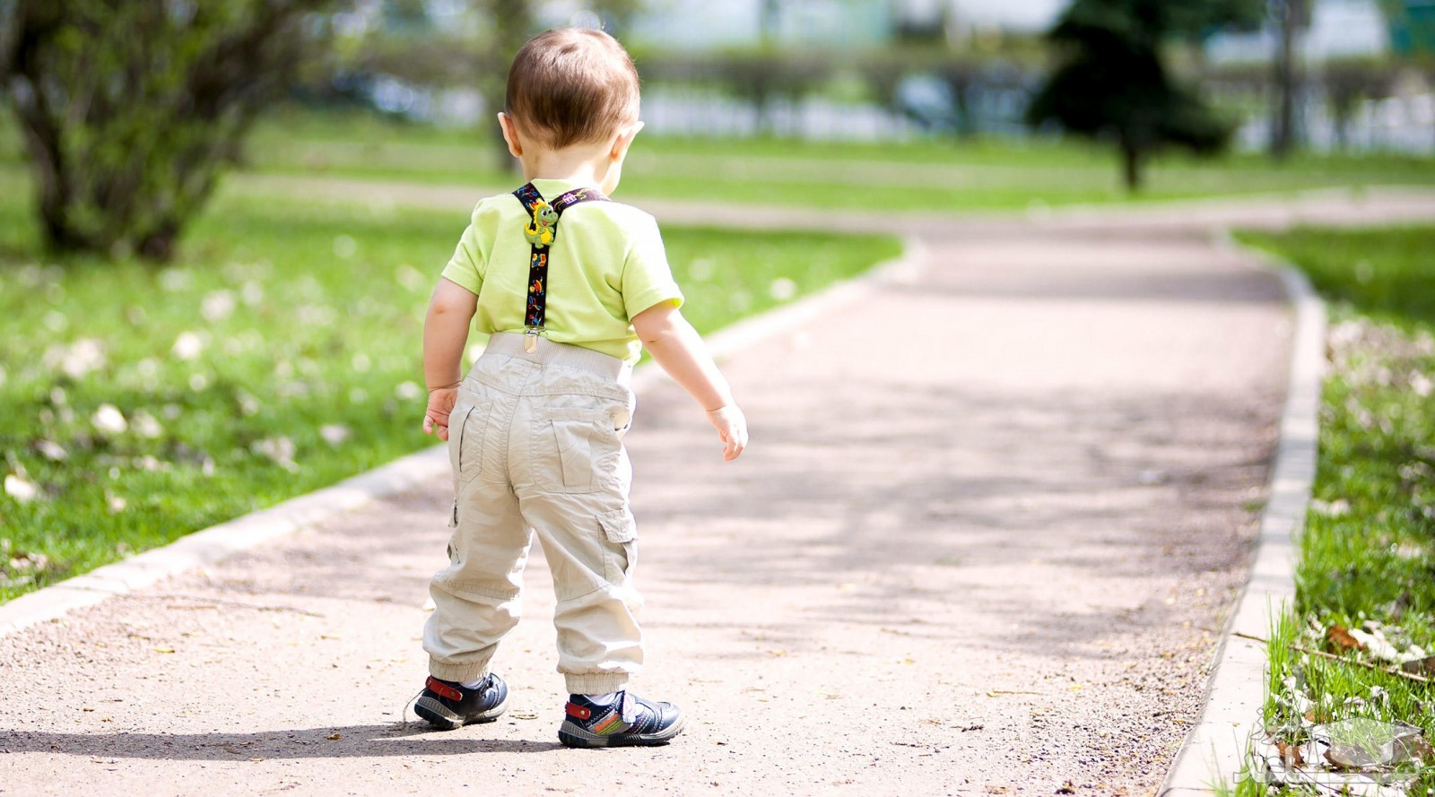 دلایل دیر به راه رفتن کودک چیست؟
