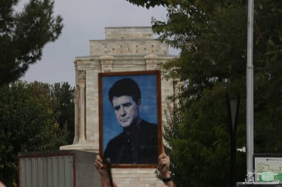 آواز "مرغ سحر" همایون شجریان بر مزار پدر