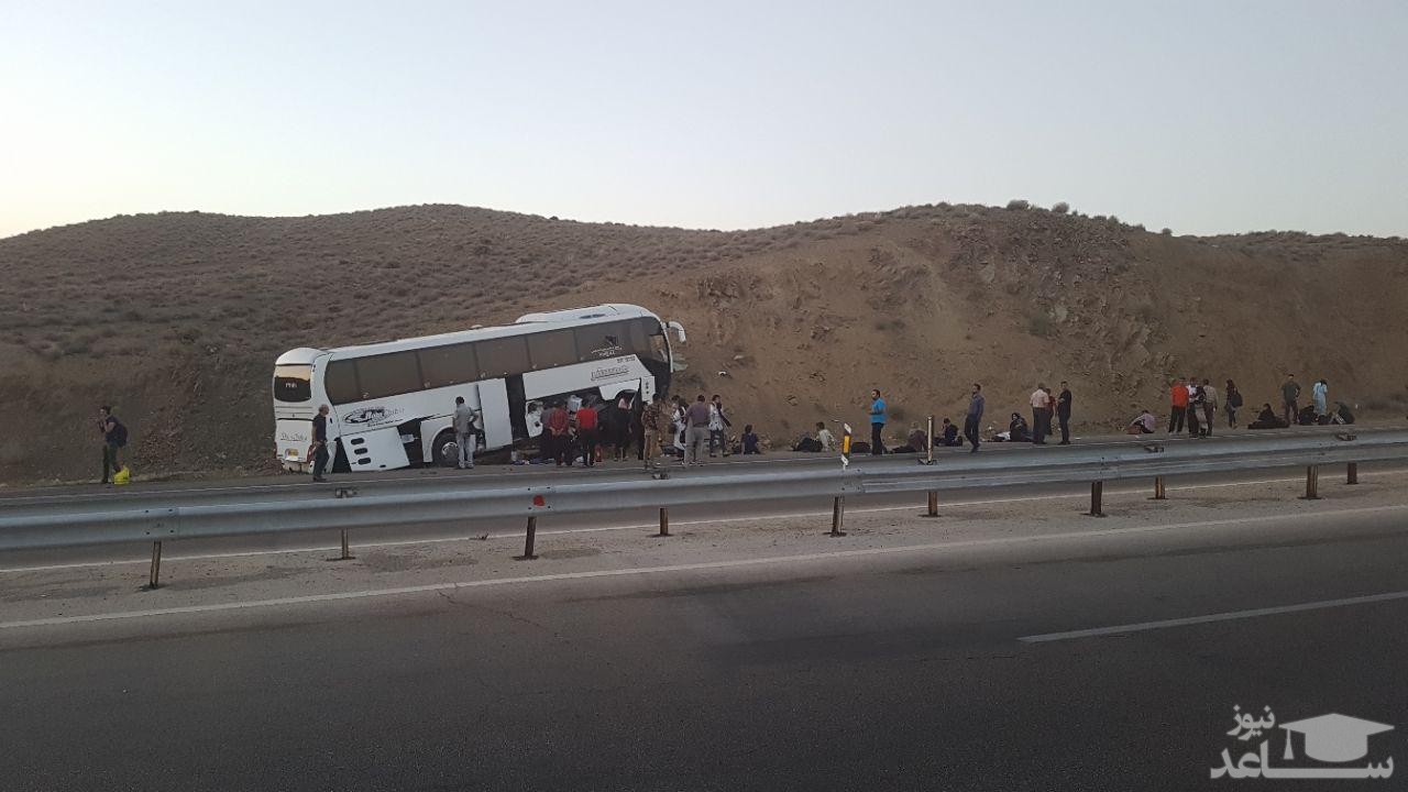 انحراف اتوبوس در مهریز ۱۹ مصدوم بر جا گذاشت